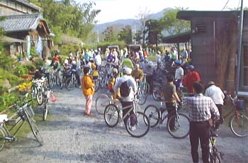 �ߍ]�����x�g�̏o���O���i